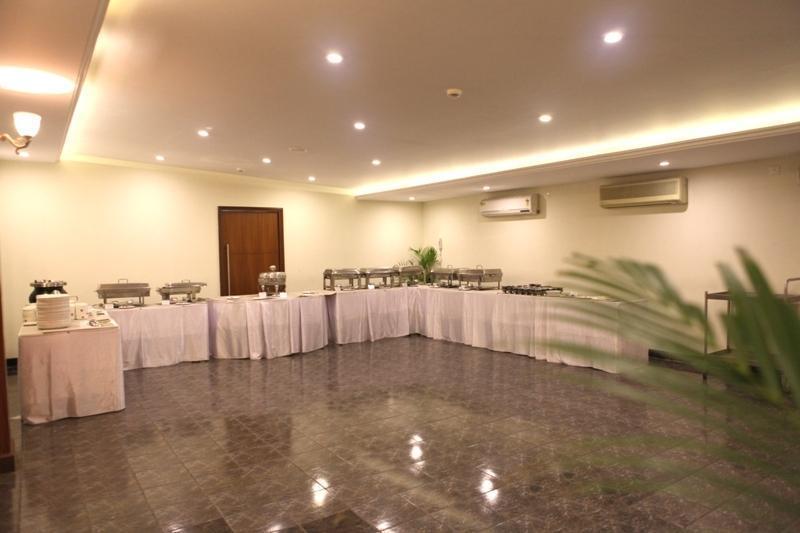Oyo Palette - Hotel Victoria Chennai Eksteriør bilde